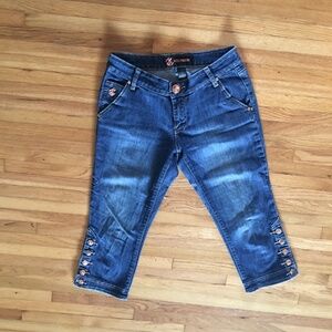 Rocawear Denim Capri Women's Size 7 Long Jean Shorts Back‎ Pockets Embroidered